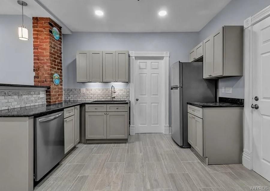 Building Photo - 378 Breckenridge St