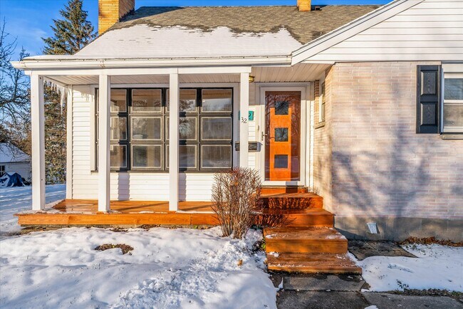 Foto del edificio - 32 Deland Park B