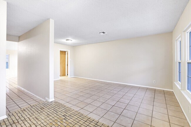 Building Photo - ***APPLICATION CURRENTLY UNDER REVIEW***Si...
