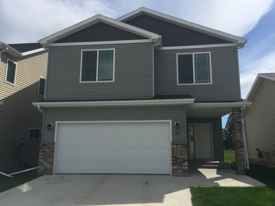 Primary Photo - 505 E Foxtail Dr