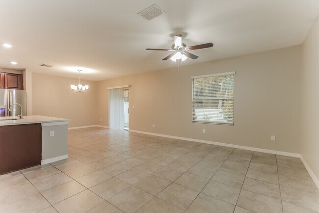 Foto del edificio - 10120 Golden Wonder Ln