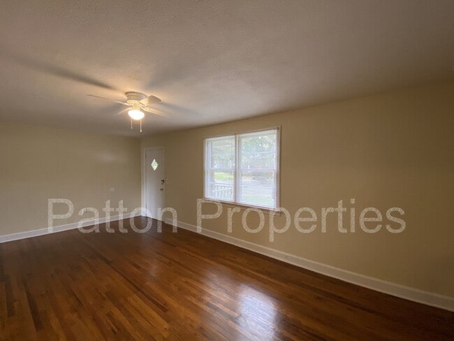 Building Photo - English Heights