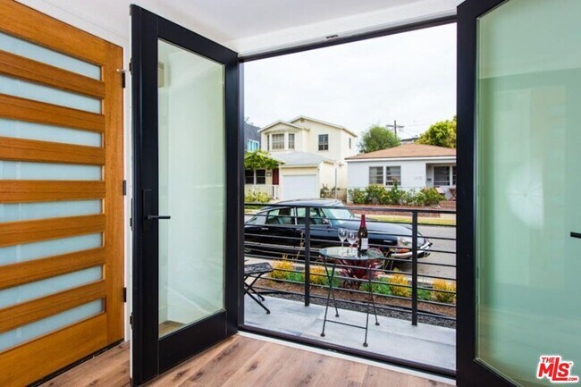 Foto del edificio - 2341 Beach Ave
