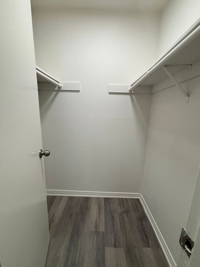 Interior Photo - 5245c