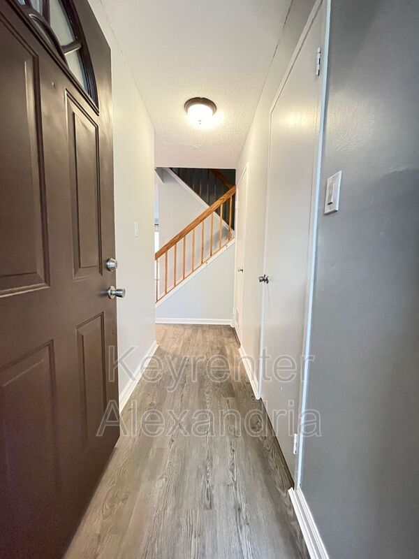 Building Photo - 2103 Old Landing Way