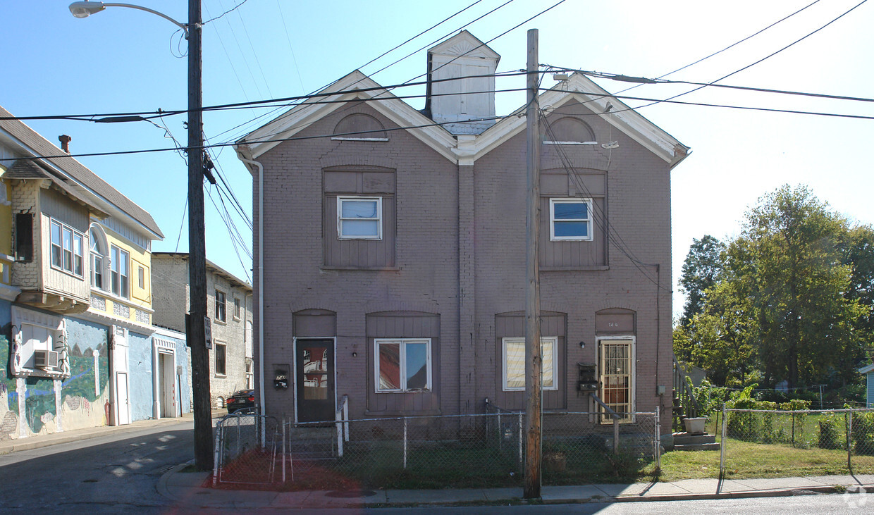Building Photo - 746-748 N Limestone