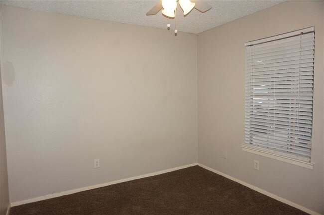 Building Photo - 3313 Earle Dr