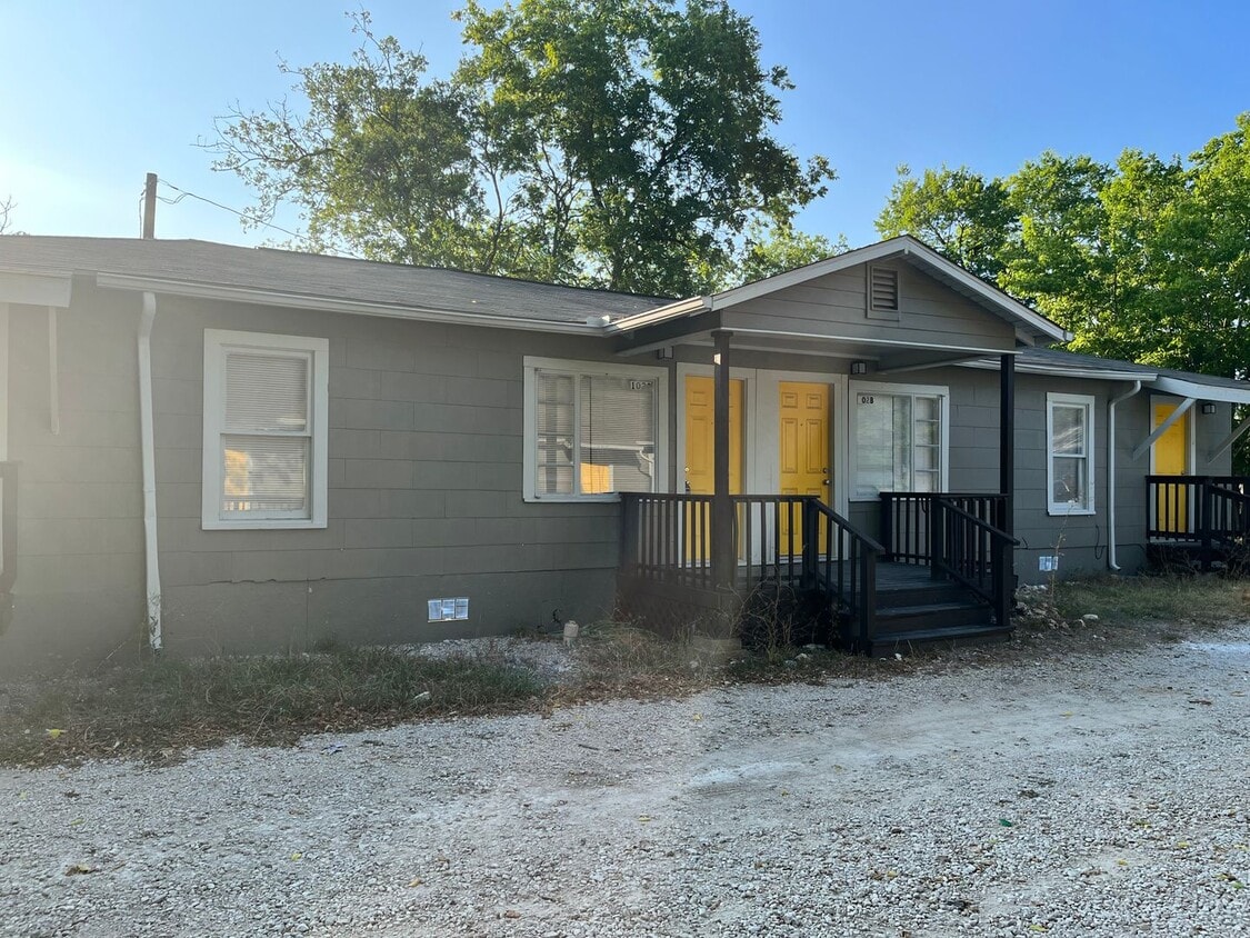 102 Austin St Unit A, Kyle, TX 78640 Room for Rent in Kyle, TX