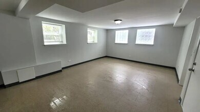 Building Photo - 4038 W Dickens Ave