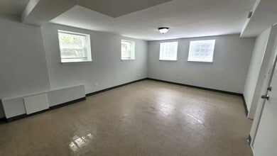 Building Photo - 4038 W Dickens Ave
