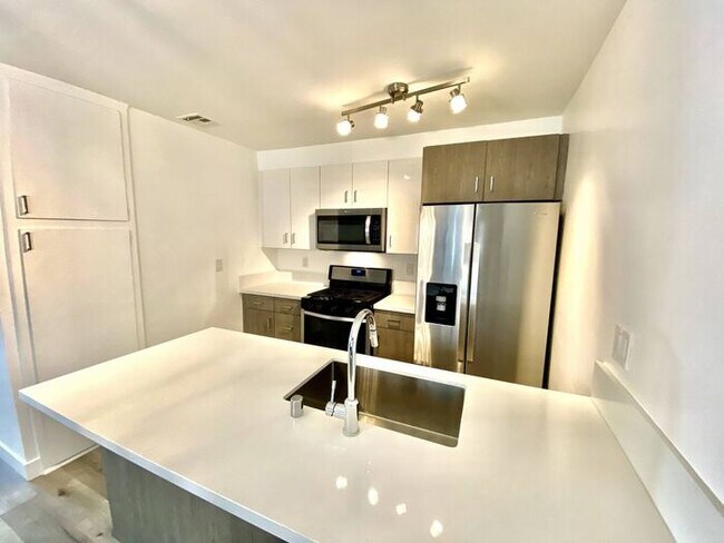 Foto del edificio - 750 N Inglewood Ave