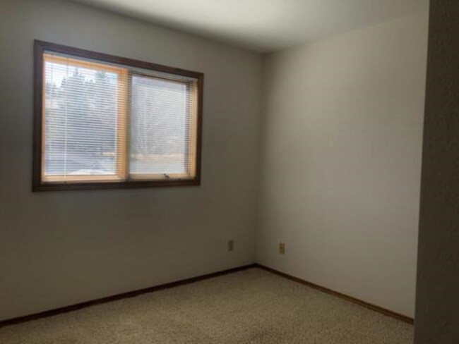 Building Photo - 2149 Alpine Dr