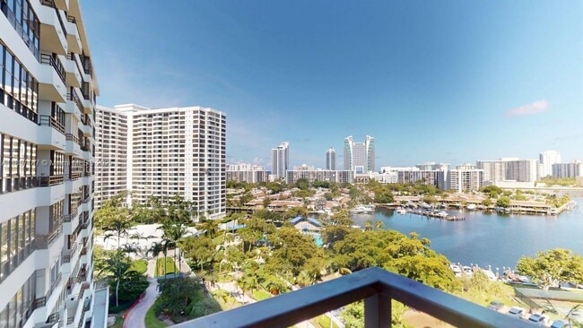 Foto del edificio - 500 Three Islands Boulevard