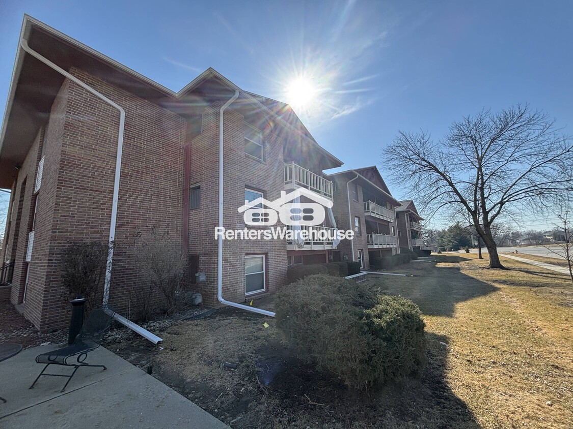 Primary Photo - 7815 Douglas Ave