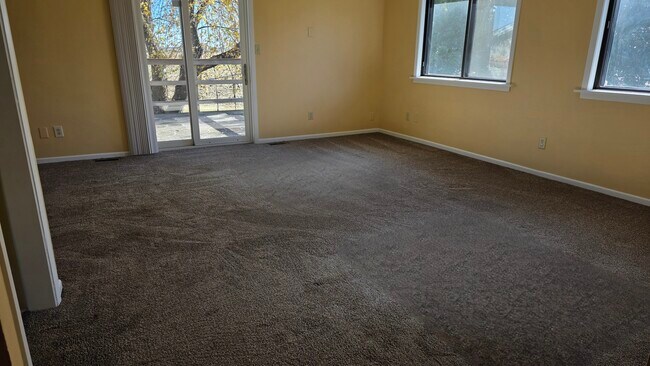 Sala de estar - 616 East St S