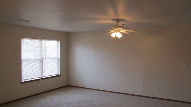 Building Photo - 426 E Asher Ct