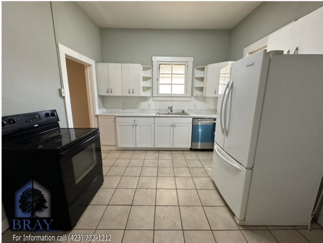 Building Photo - Cozy cottage in the heart of Kingsport!