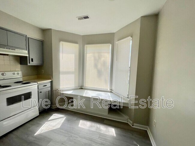 Foto del edificio - 5202 Richard Rd