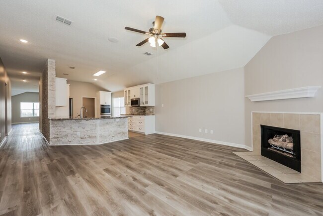 Building Photo - 10809 Briaroaks Dr