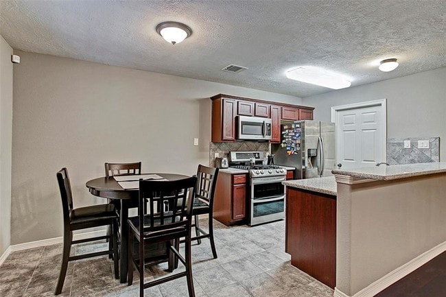 Building Photo - 2518 Staples St