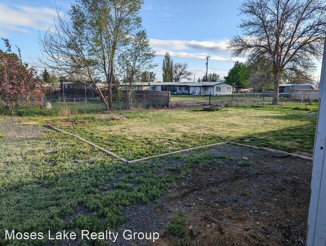 Building Photo - 3 br, 1 bath House - 8941 Westover Unit A