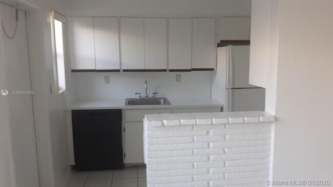 Building Photo - 1165 Marseille Dr