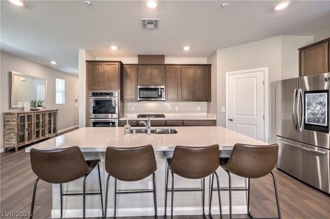 Foto del edificio - 10646 Silver Pond Ave