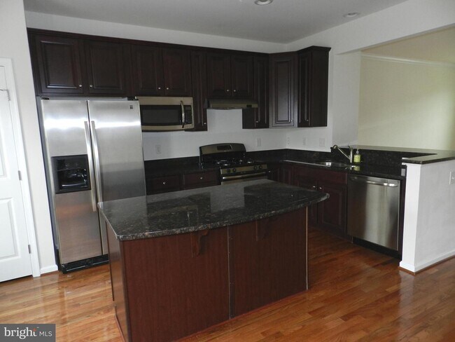 Building Photo - 905 Susan Cir
