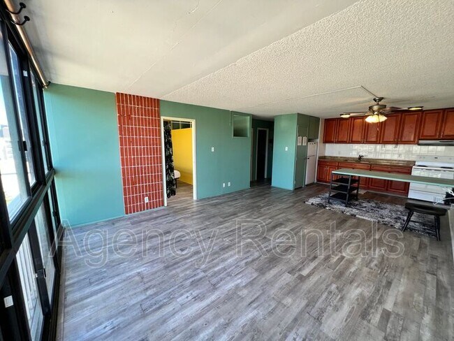 Building Photo - 827 Kinau St