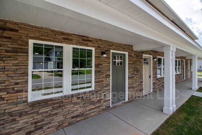 Building Photo - 3967 Newhall Dr NW