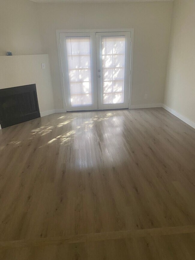 Foto del edificio - Newly Remodeled 2 bed 2 bath Town-homes in Central Phoenix!! Gated and Pool *** Move-in Special! ...