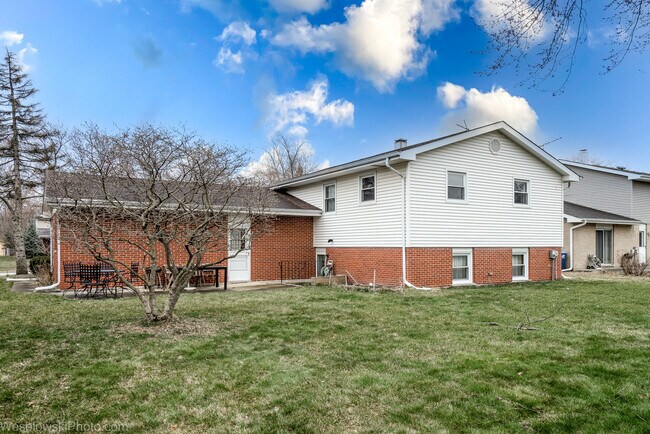 Building Photo - 518 69th St