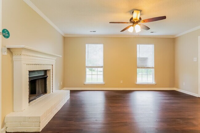 Building Photo - 215 Dolphin Ct