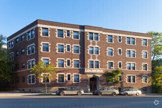 Building Photo - 5530 Chem. de la Côte St Luc