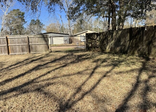 Building Photo - 230 N Holly Ave