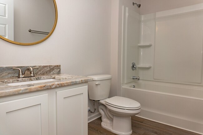 Building Photo - 216 Laurel Hl St