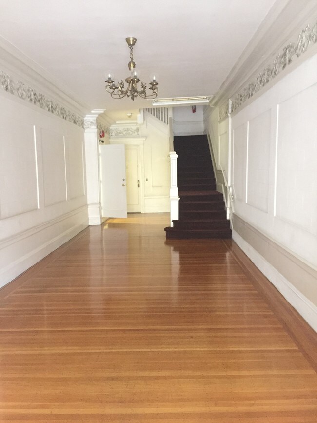 Foto del edificio - 2433 Franklin St