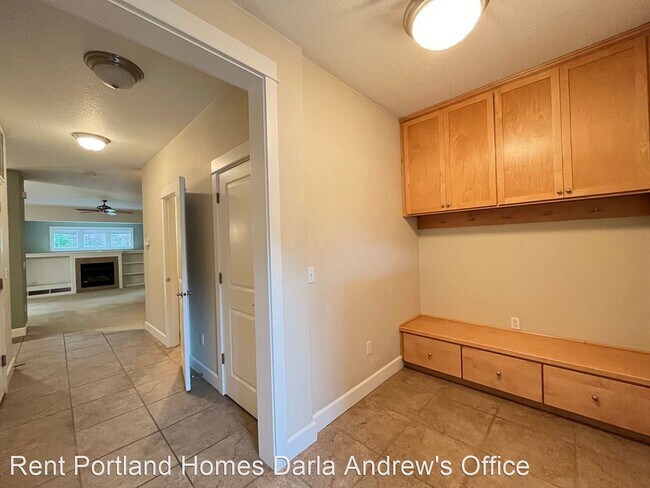 Building Photo - 3 br, 2.5 bath House - 2302 SE 75th Ave