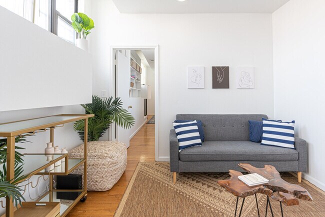 Foto del edificio - 735 10th Ave