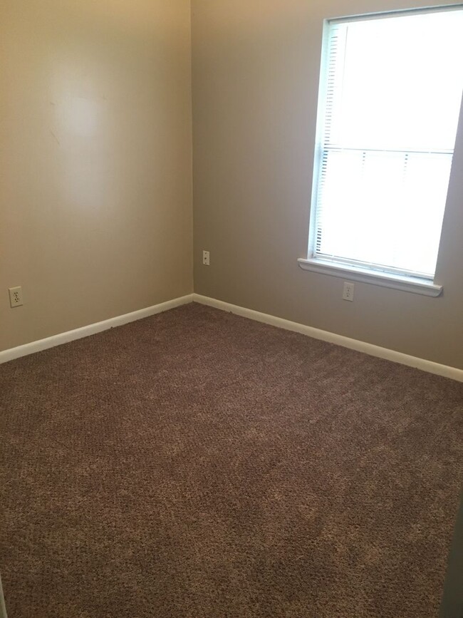 Building Photo - MUST SEE THIS CHARMING HOME!