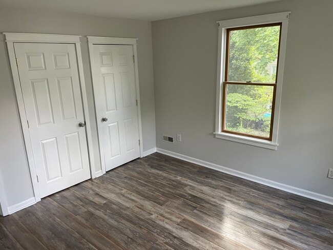 RoomA - 210 Mannion Ave