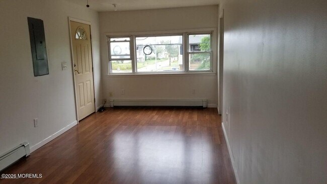 Building Photo - 702 Edmunds Ave