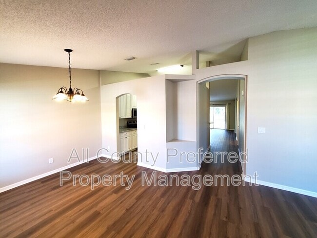Foto del edificio - 5551 Cinnamon Fern Blvd