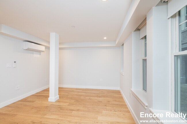 Foto del edificio - 288 Chestnut Hill Ave