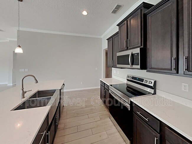 Building Photo - 368 Ponderosa Dr