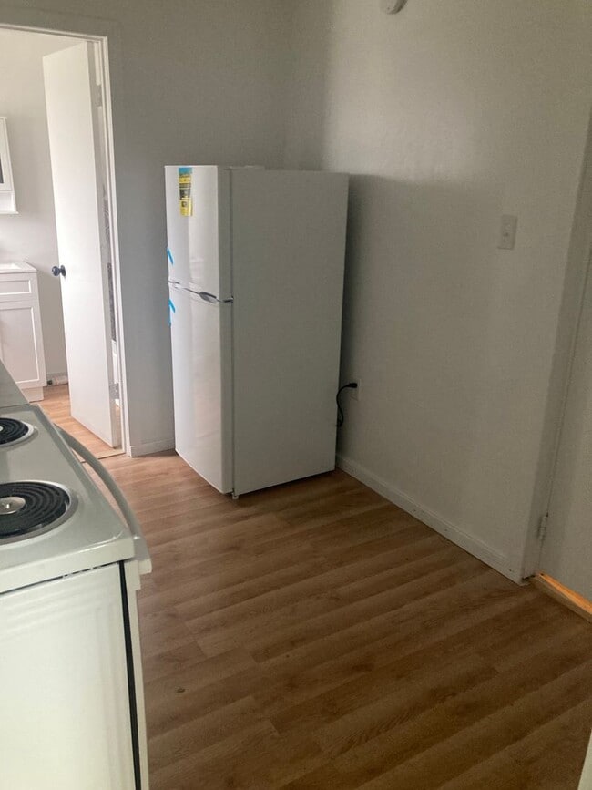 Building Photo - Charming 1BR Apartment - Close to Downtown...