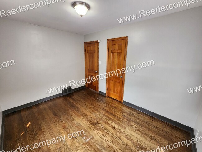 Foto del edificio - Updated 2 bedroom 1 bathroom house