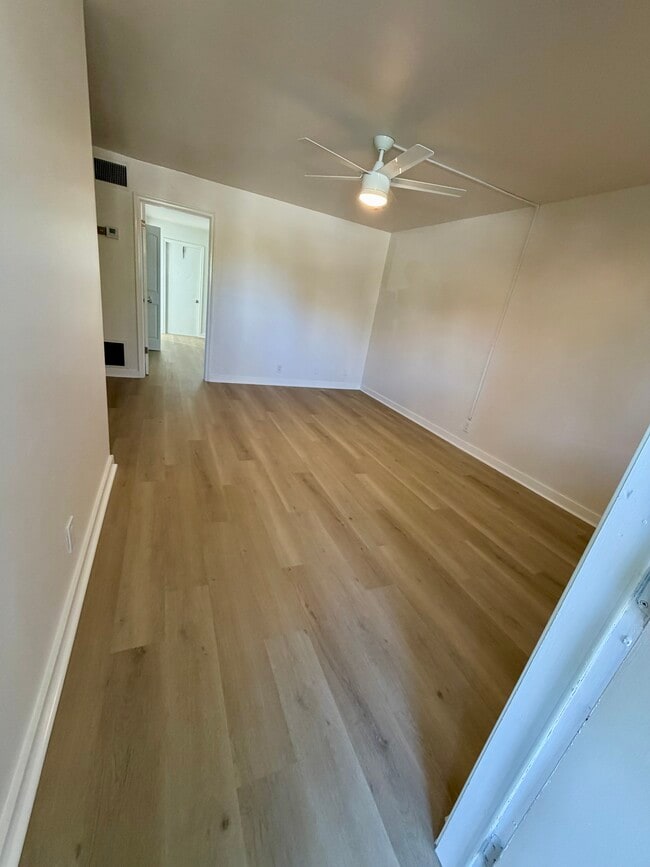 Building Photo - 306 E Ocean Ave