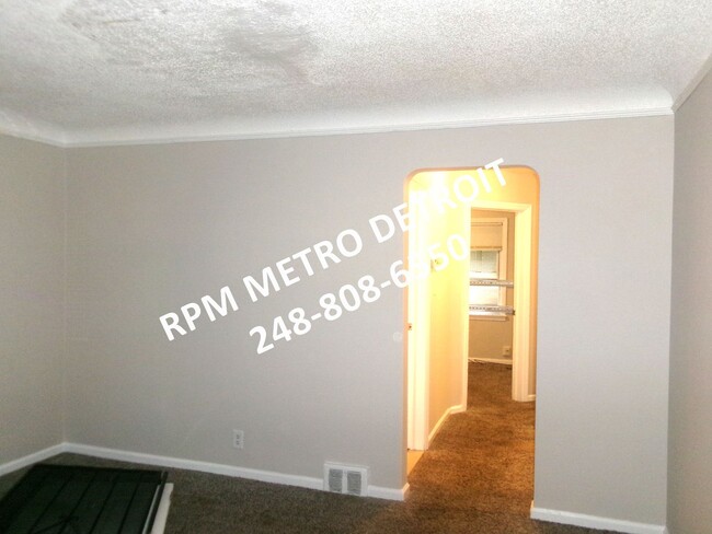 Foto del edificio - PRICE IMPROVEMENT:  Ready to be moved in 3...