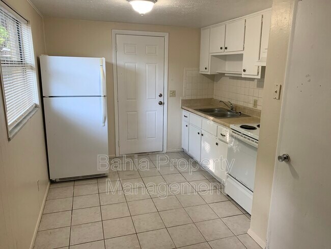Building Photo - 8940 Temple Terrace Hwy